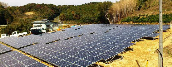 Qセルズ　野立て　産業用太陽光発電