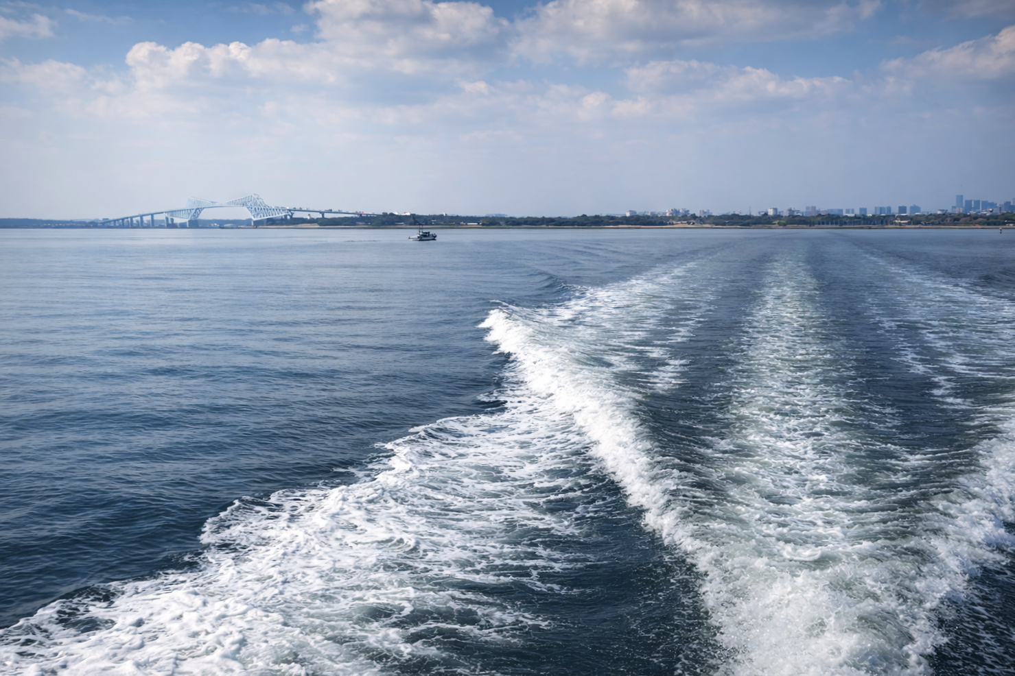 東京湾へ出た後に東へ向かう海上風景