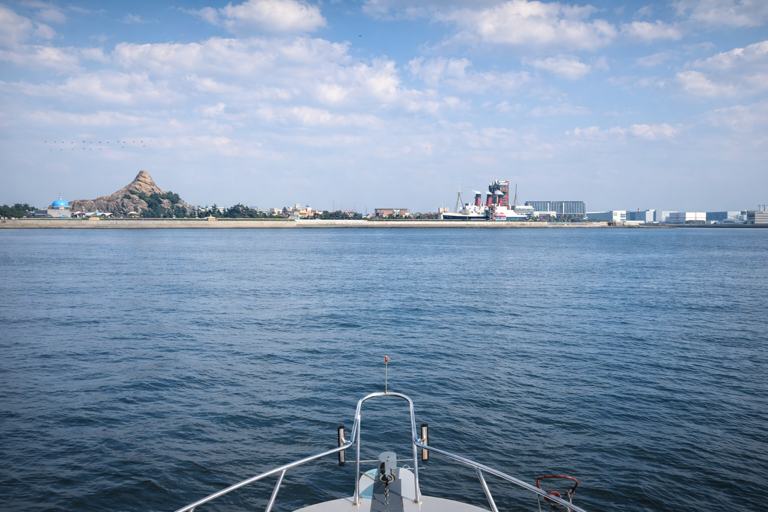 ディズニーシー方面を望む東京湾の穏やかな散骨海域