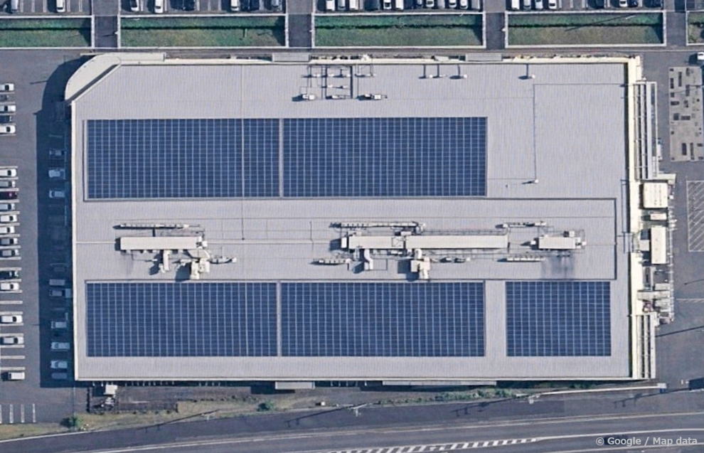 ショッピングモール屋根の太陽光発電と断熱施工事例